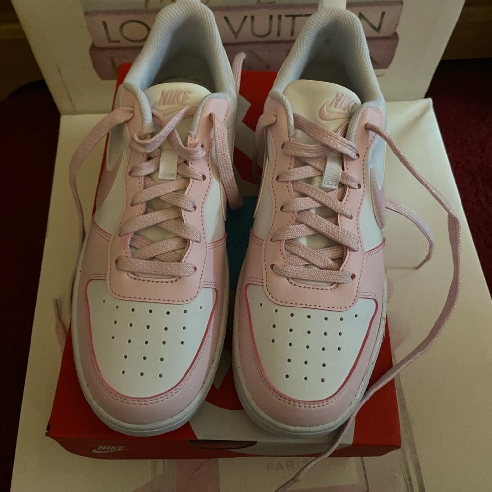 BN size 8 Nike pink